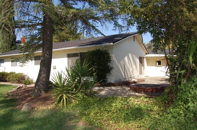 Photo - 4 bedroom 2 bath 2 car garage in Rocklin