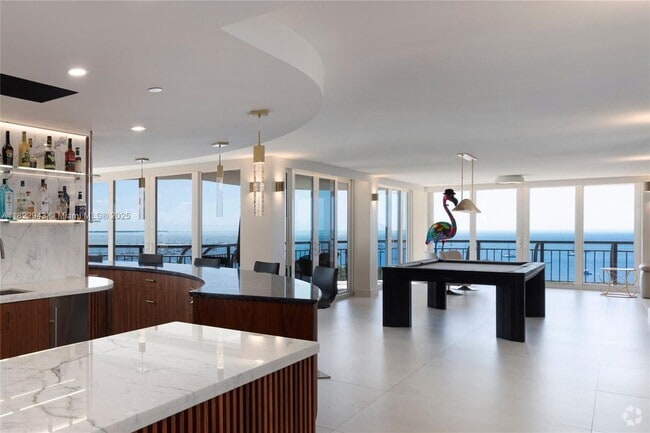 Building Photo - 2843 S Bayshore Dr Unit P3-CD Rental