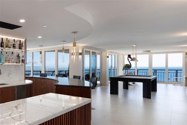 Building Photo - 2843 S Bayshore Dr Unit P3-CD Rental