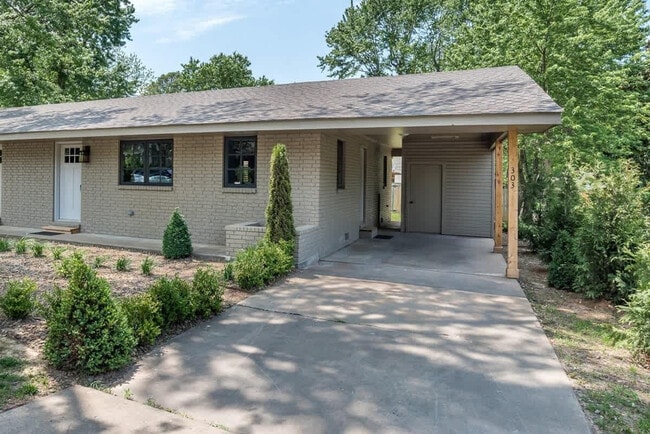 Photo - 303 NW F St Unidad ID1241333P