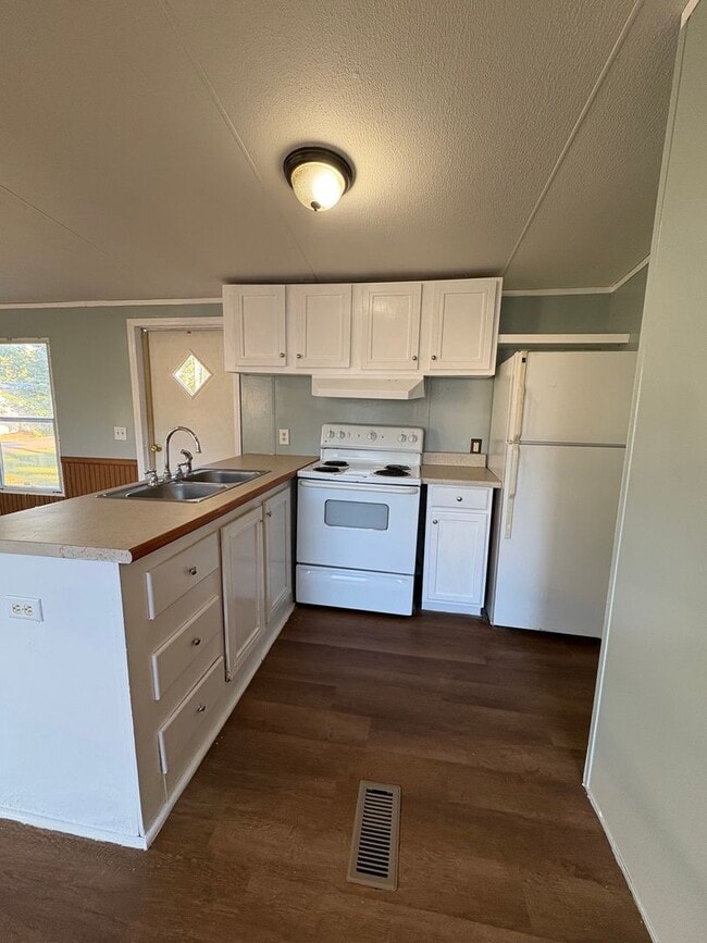 Photo - 2 Bedroom/ 1 Bathroom Mobile Home in Willo... Unit Willow Oak 3027