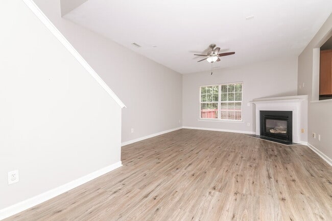 Photo - 1543 Cairo Way