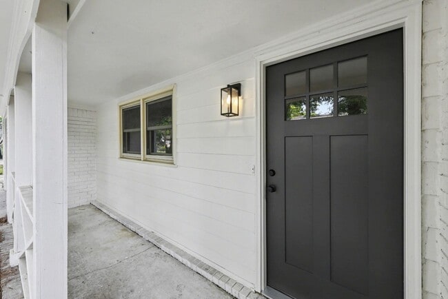 Photo - 100 English Rd