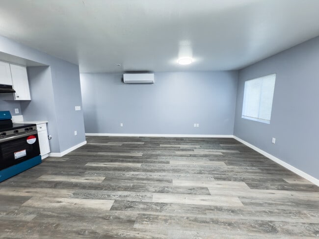 Building Photo - 6628-6630 Selfland Ave