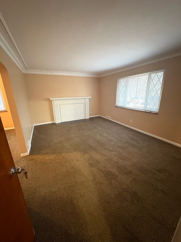 Photo - 14836 Rutherford St