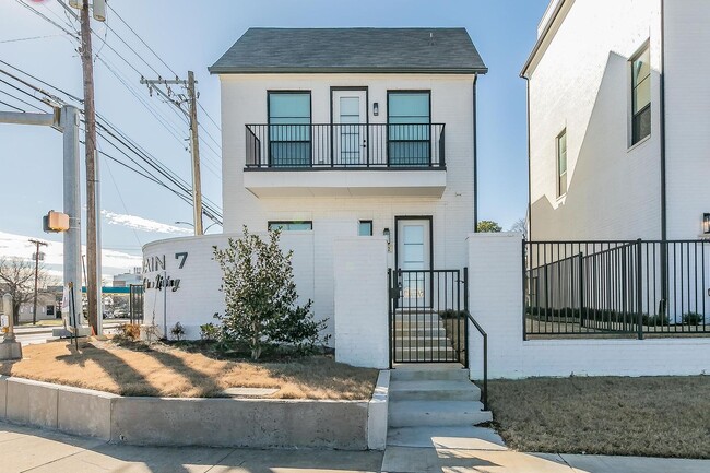 Building Photo - Excellent 3 bedroom 2.5 bath in Arlington