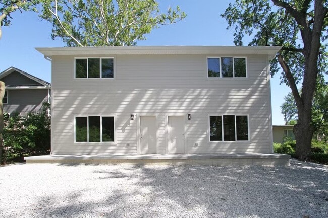 Photo - 841 W Burnham St