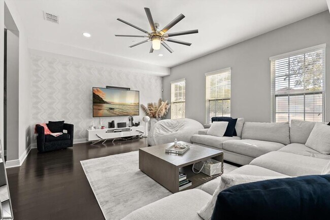 Photo - 520 Lanark Ct