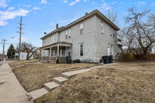 Building Photo - 1502 N 13th St