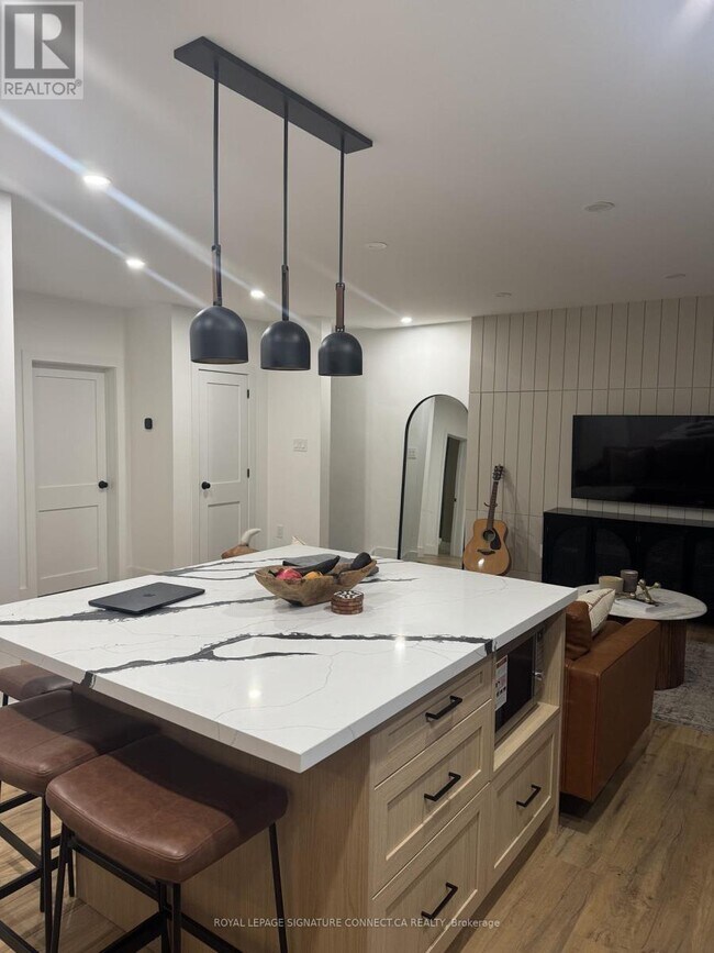 Photo - 1167 Woodbine Ave