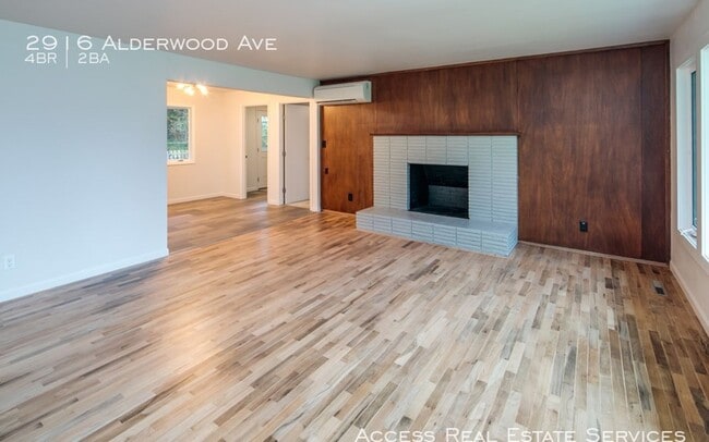 Photo - 2916 Alderwood Ave