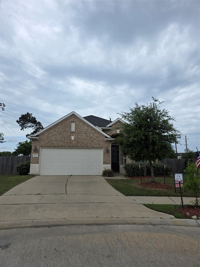 Building Photo - 24722 Lake Basin Ct