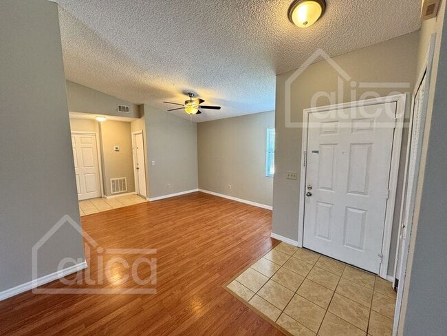 Photo - 1147 Manitoba St