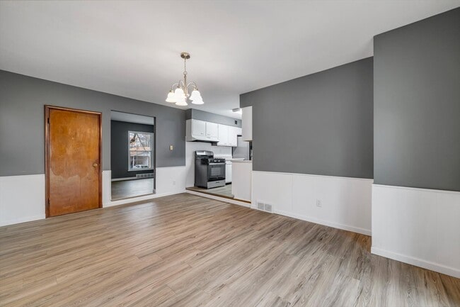 Building Photo - 2122 Rosebud Ave