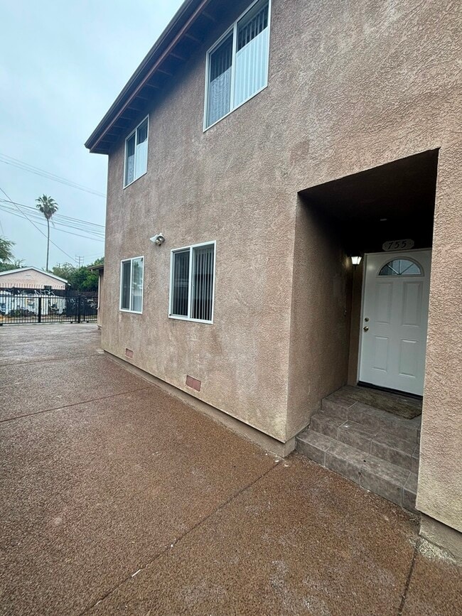 Photo - 755 E 76th St