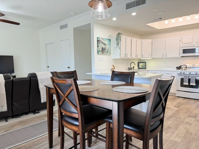 Photo - 921 Marine Dr