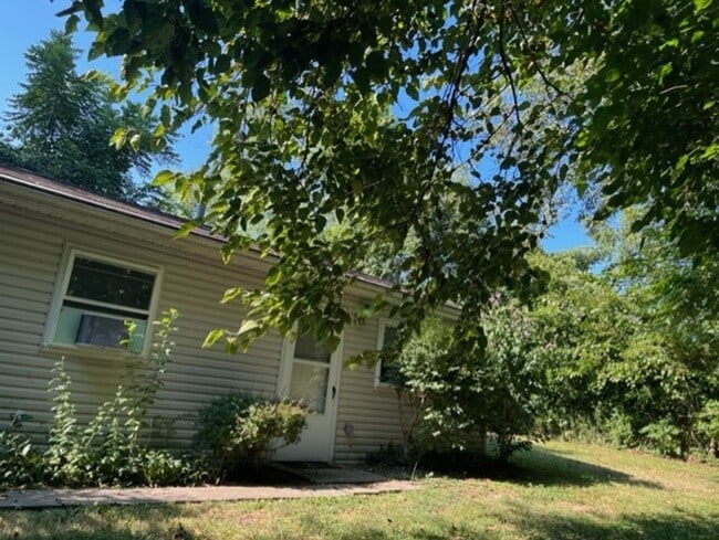 Building Photo - 2620 S Madison St