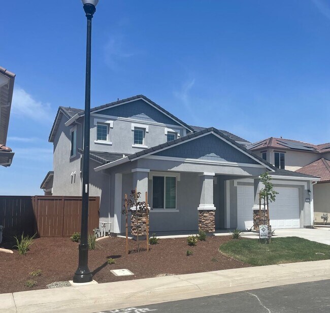 Photo - Solar Lennar 4 Bedroom Home on a Large Lot