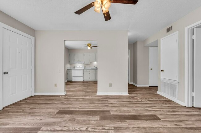 Photo - 501 Brooks Rd