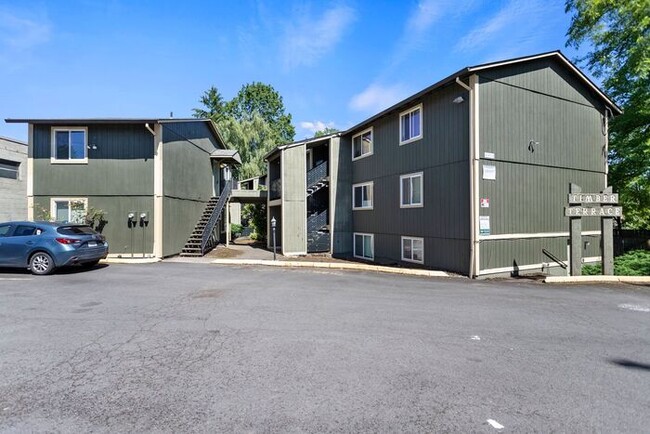 2 bedroom unit only 5 minutes from downtow... - 2 bedroom unit only 5 minutes from downtow... House