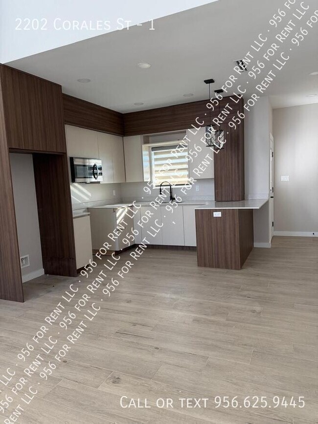 Photo - 2202 Corales St