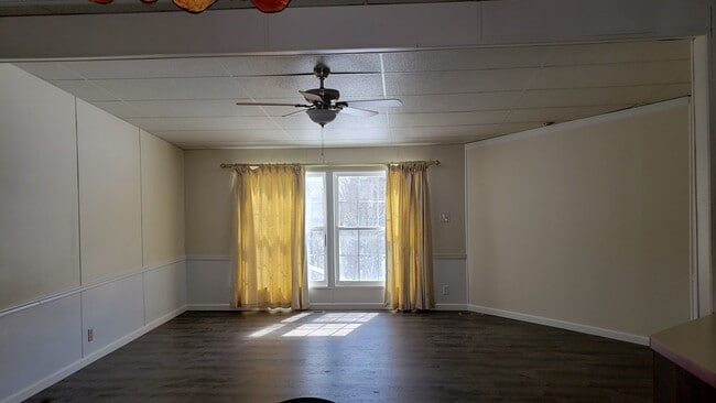 Sala de estar - 140 Hoag Cross Rd