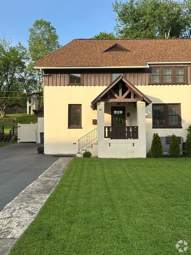 Building Photo - 3 bedroom, 2 bath, furnished Kingsport, TN Rental