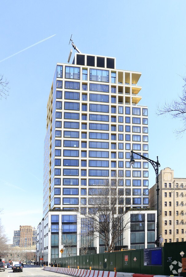 Photo - 551 W 21st St