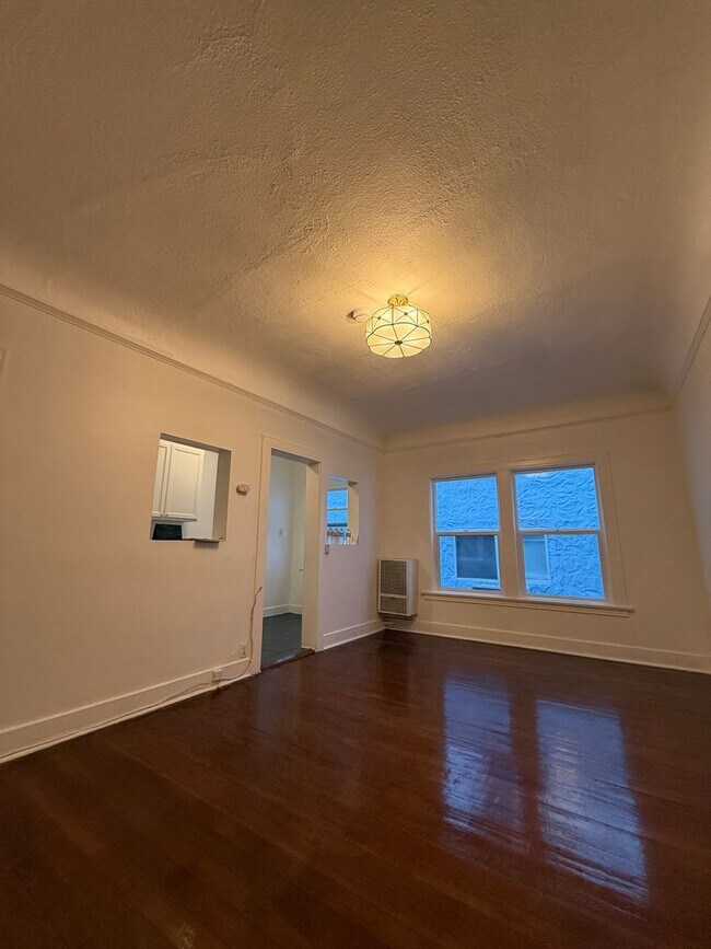 6358 Yucca St Unidad 104