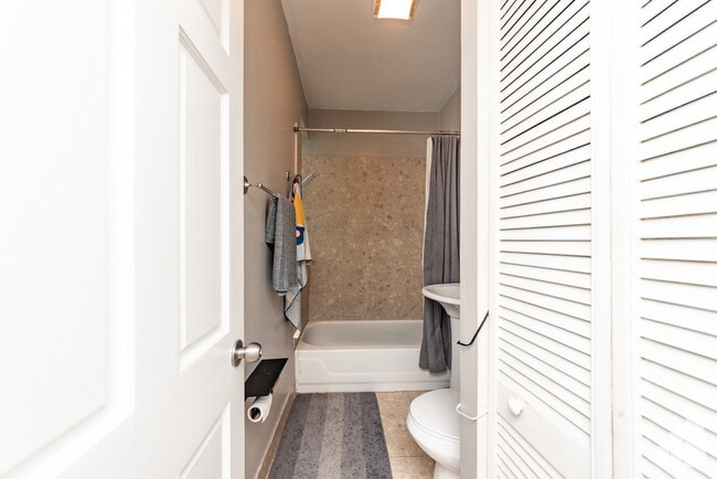 Photo - 1524 N Artesian Ave Unit 2