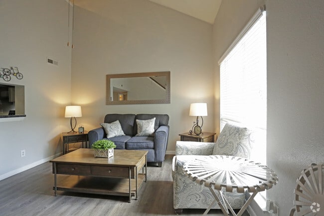 2 BD, 2 BA - 1,140 SF