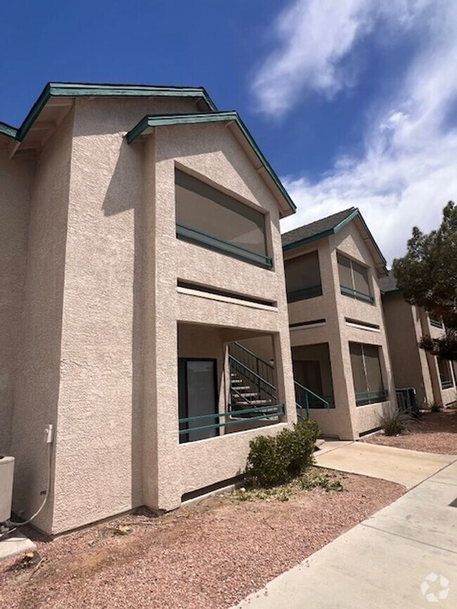 Building Photo - Gated / Community Pool / Downstairs / $500... Rental