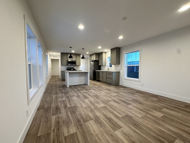 Photo - 15 Hartland St N