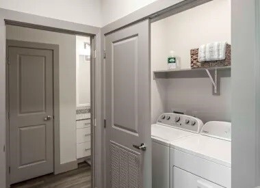 Building Photo - 13958 Cottingham Rd Unit 2109