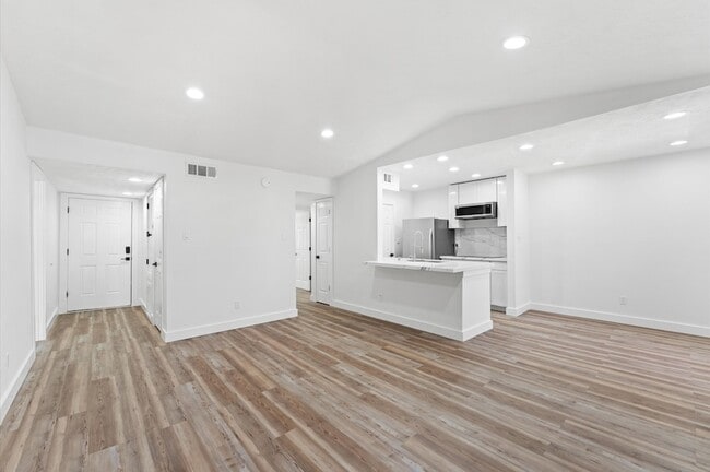 Photo - 17331 Red Oak Dr Unidad 14