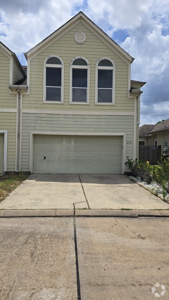 Building Photo - 2918 Hebert Trail Dr Rental