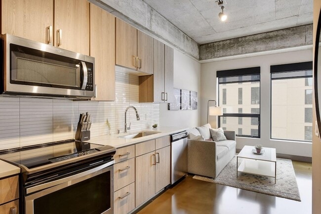 Photo - 728 N 3rd St