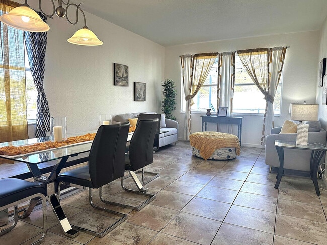 Photo - 930 Oxford Dr Unit ID1379465P