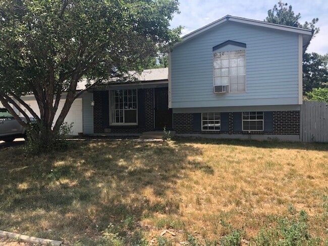 Building Photo - Roomy 3 bed/2 bath house with yard
