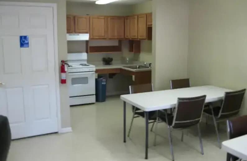 Photo - 380 Regal St