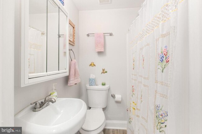 Photo - 752 S 9th St Apartment Unit 2F