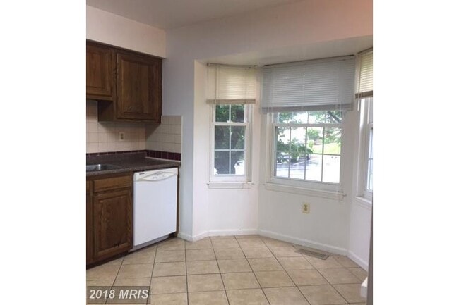 Photo - SPACIOUS END UNIT TH