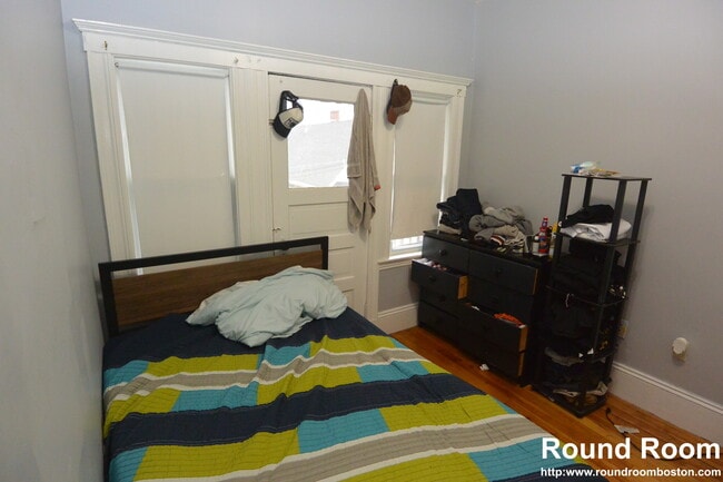 Building Photo - 10 Brackett St Unit 2