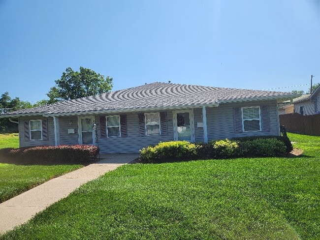 Building Photo - 1420 N Jefferson St Rental