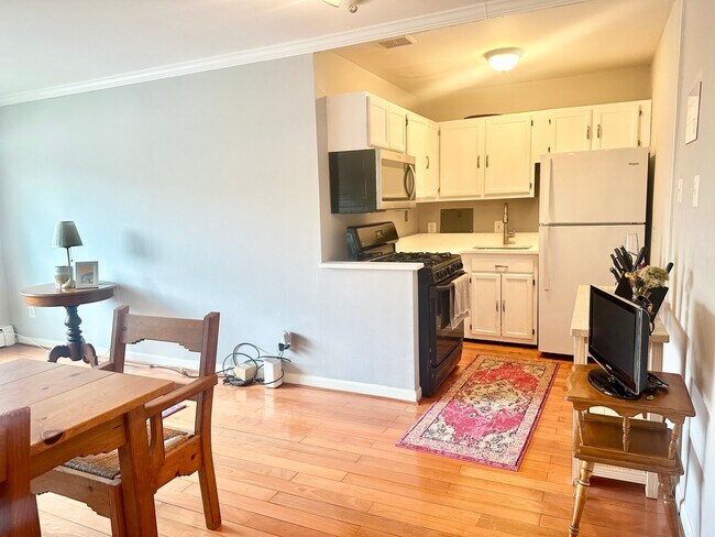 Building Photo - 1 Bed 1 Bath!  Pets Welcome!  Parking! Rental