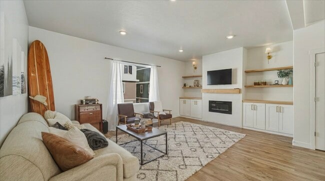 Photo - 1007 E Midship Wy