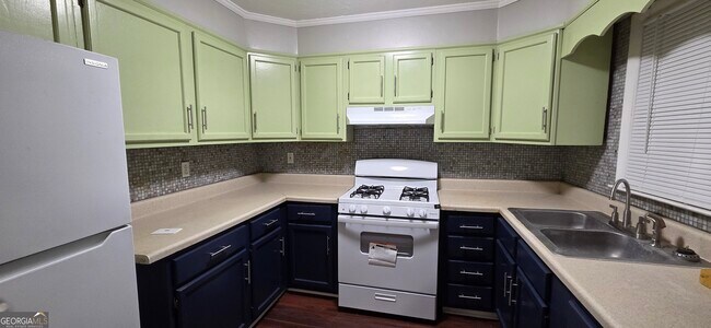 Photo - 449 Charter Oak Dr SW