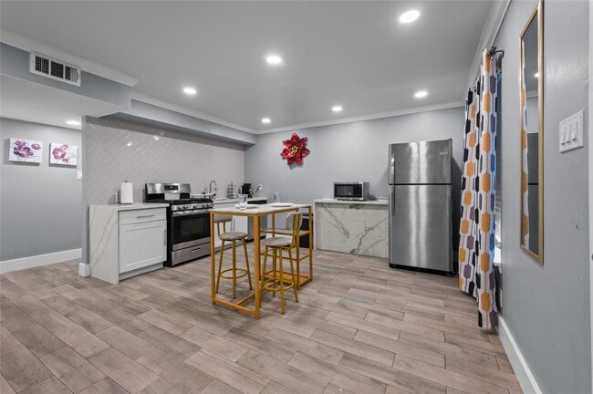 Photo - 3611 Graustark St Unit 17