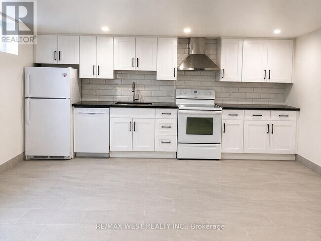 Photo - 908 Lynx Ave