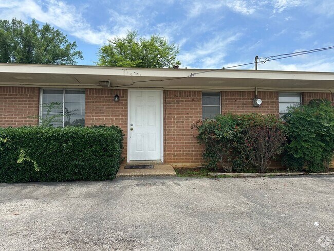 Building Photo - 212 Memory Ln Rental